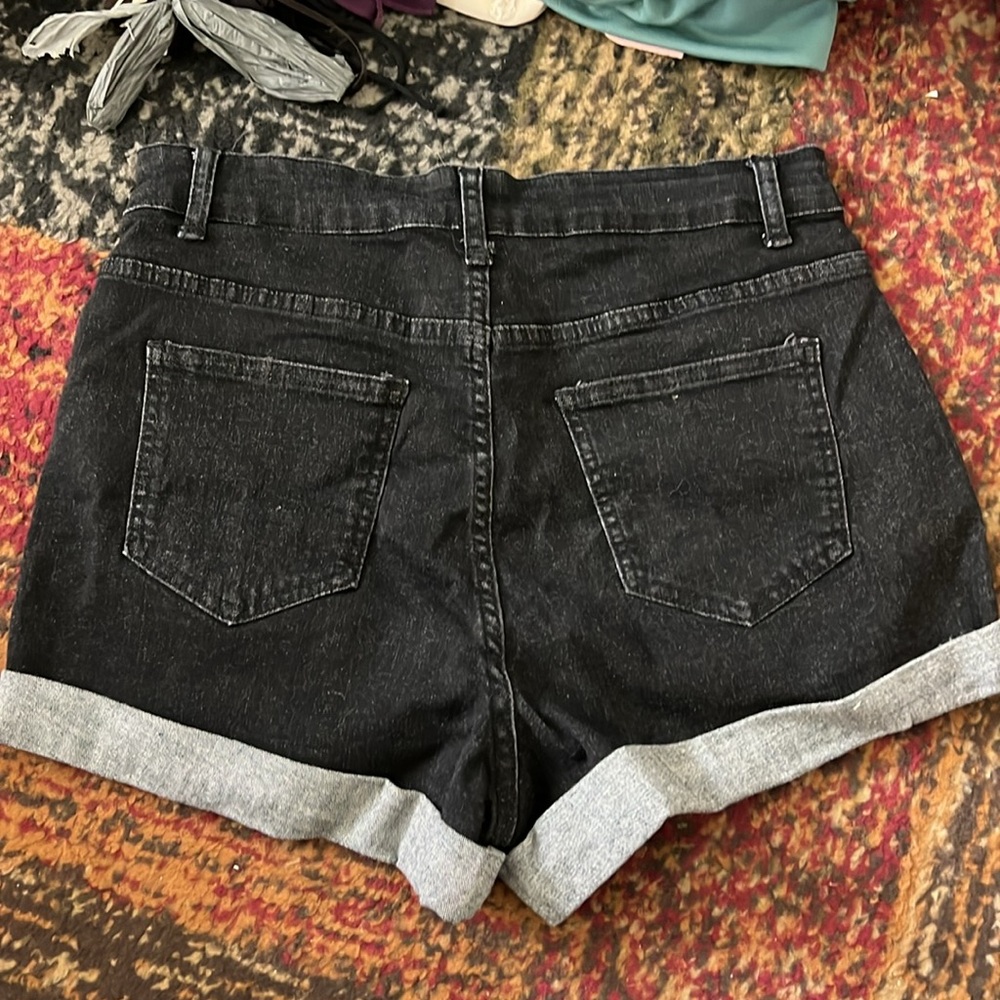 Shorts - Picture 4 of 4